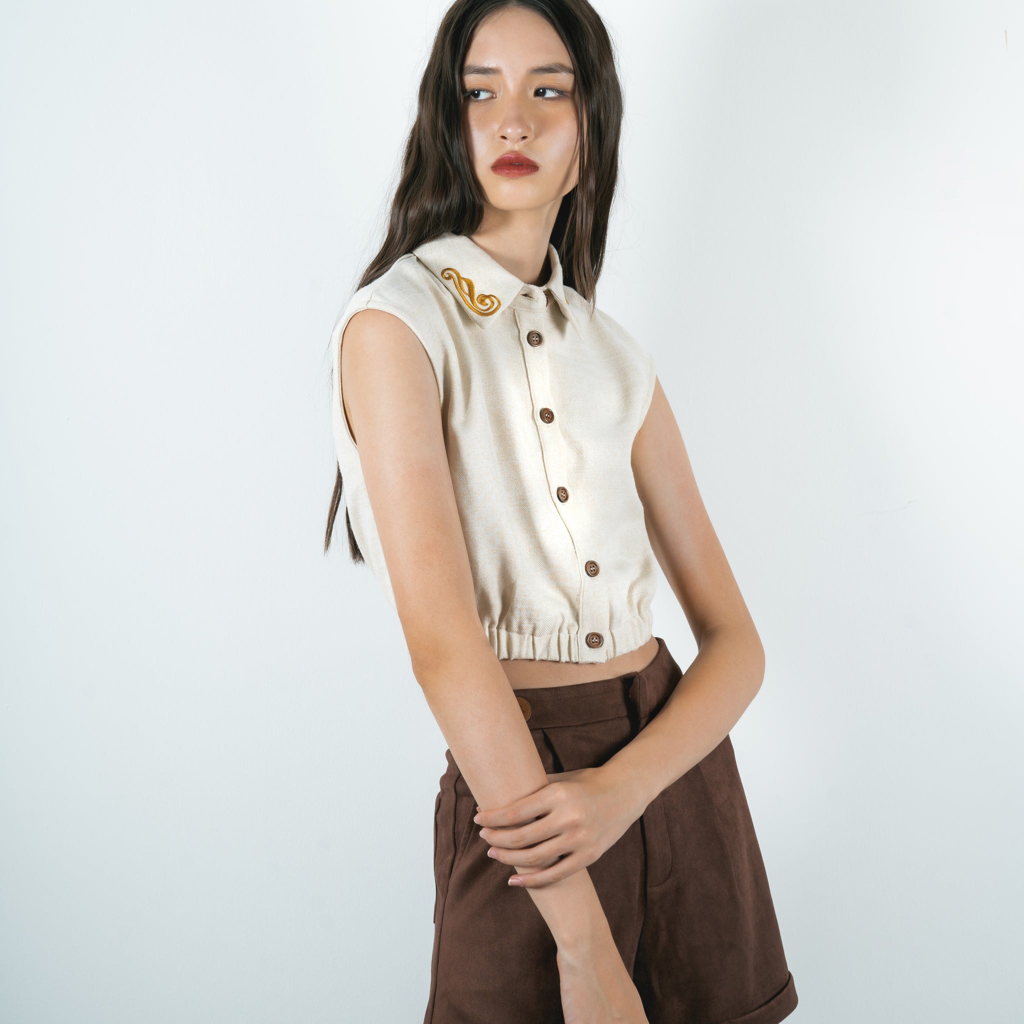Pinocchio Embroidered Collar Sleeveless Blouse (Beige)