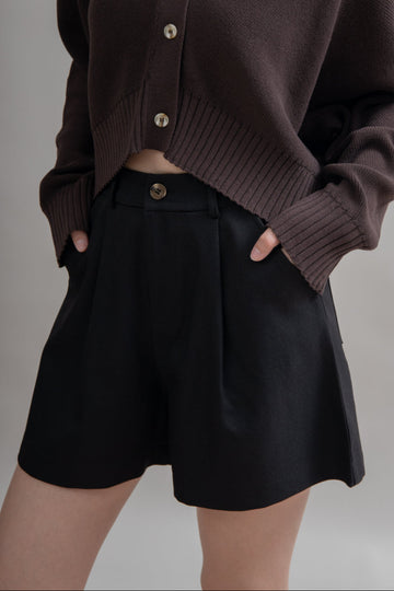 Front Pleated Relax Shorts (Black)
