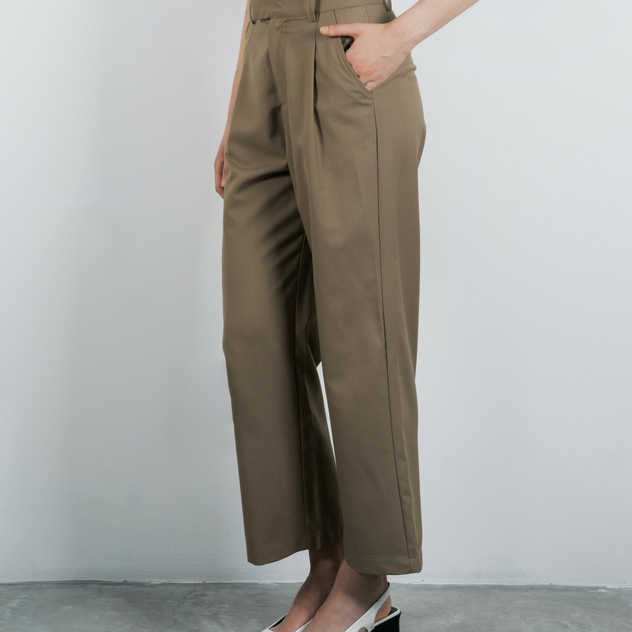 High Waist Pleated Trousers (Khaki)