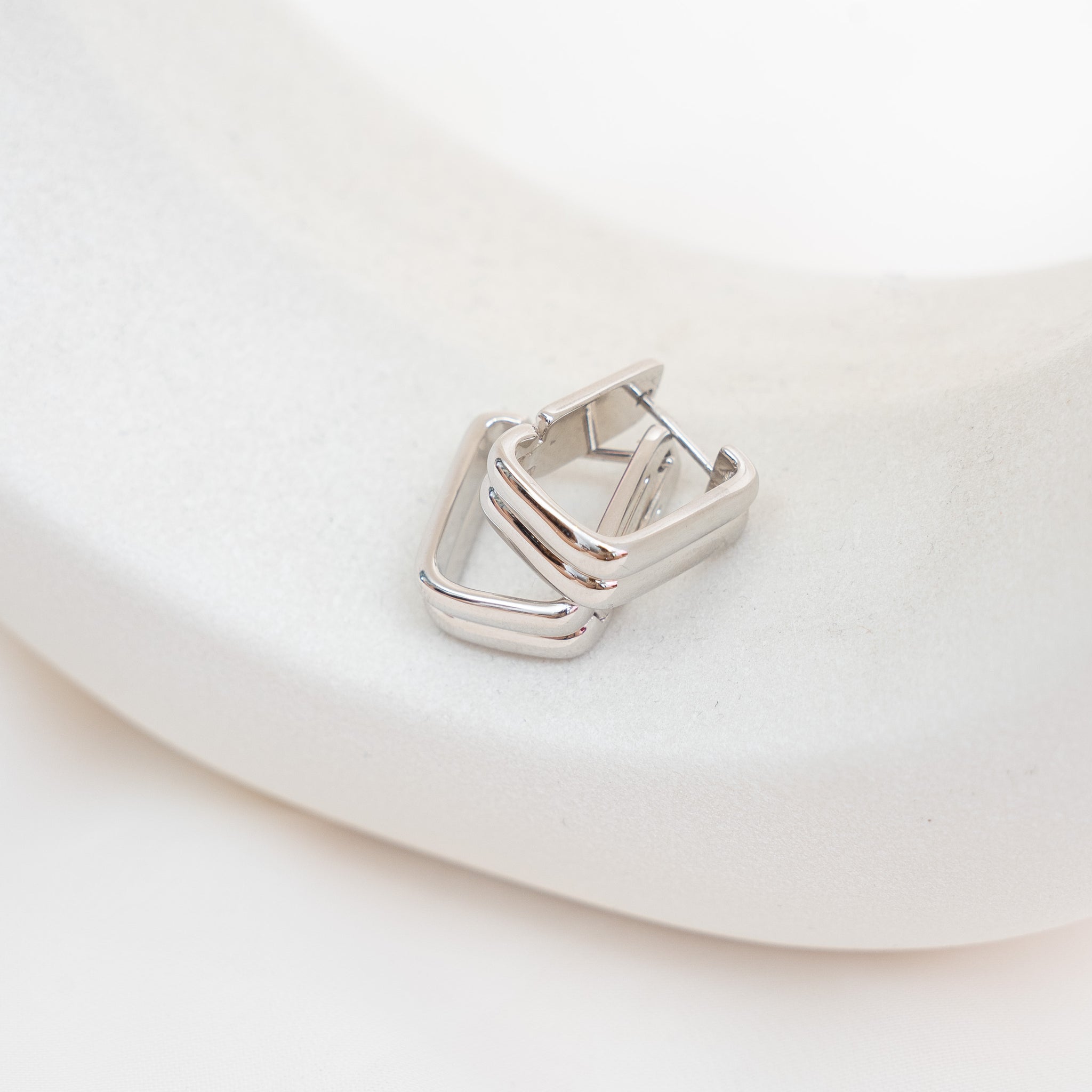 Edge Square Hoops Earrings (Silver)