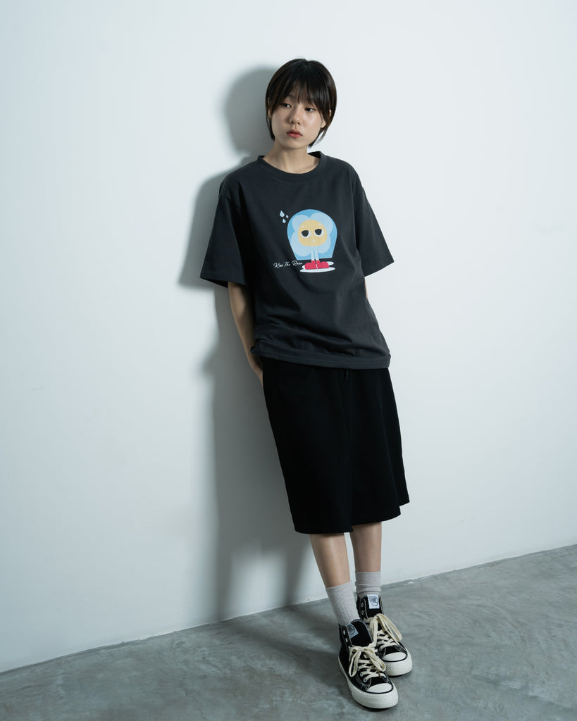 LULU Kiss The Rain Graphic Tee (Dark Grey)
