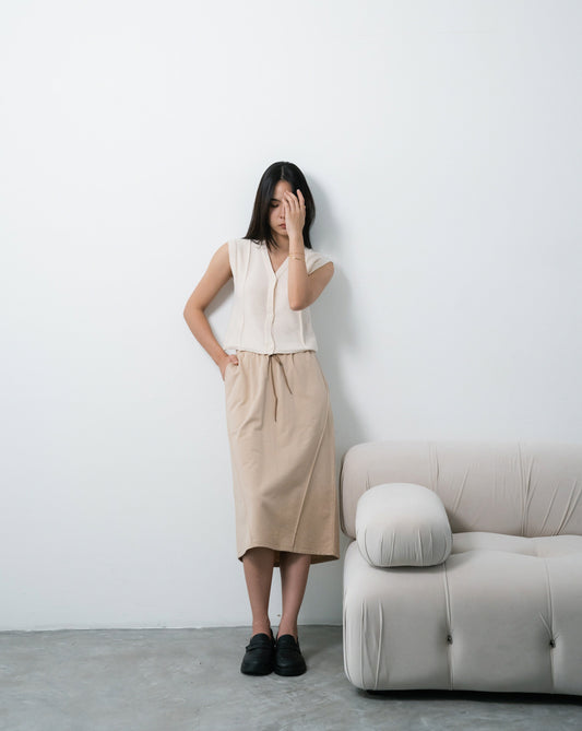Cutline Pencil Midi Skirt (Khaki)