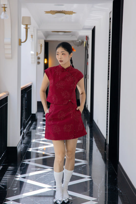 Floral Rouge Mandarin Collar Sleeveless Top (Red)