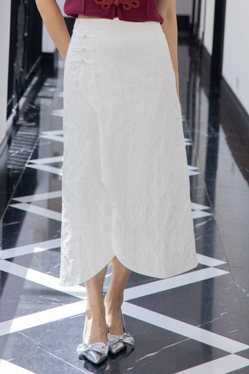 Moonlit Bloom Embroidery Chinese Knot Overlap Skirt (White)