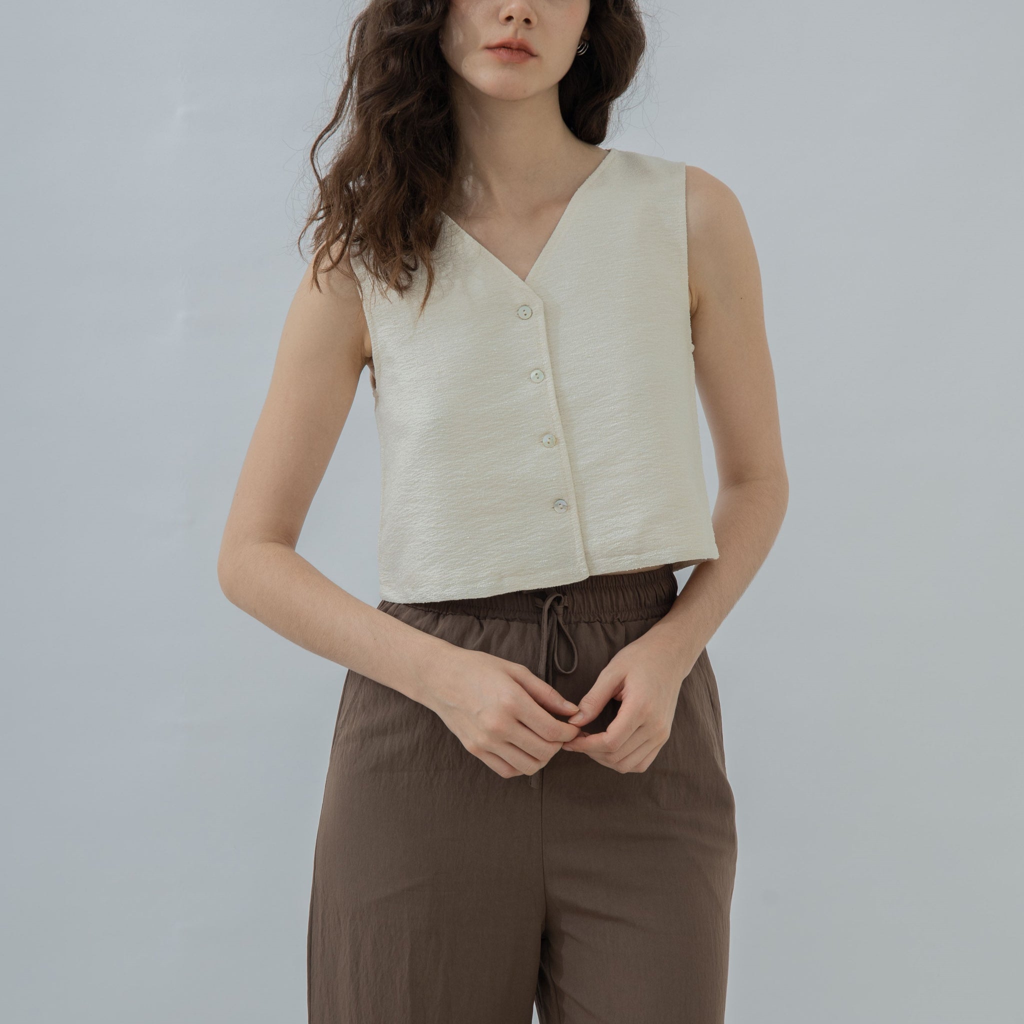 Laura Sleeveless V-Neck Top (Off White)