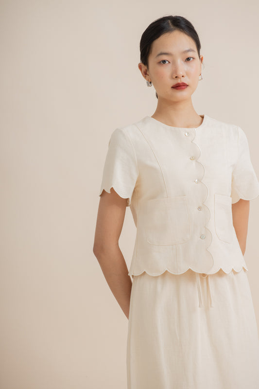Scallop Curve Short Sleeve Top (Beige)