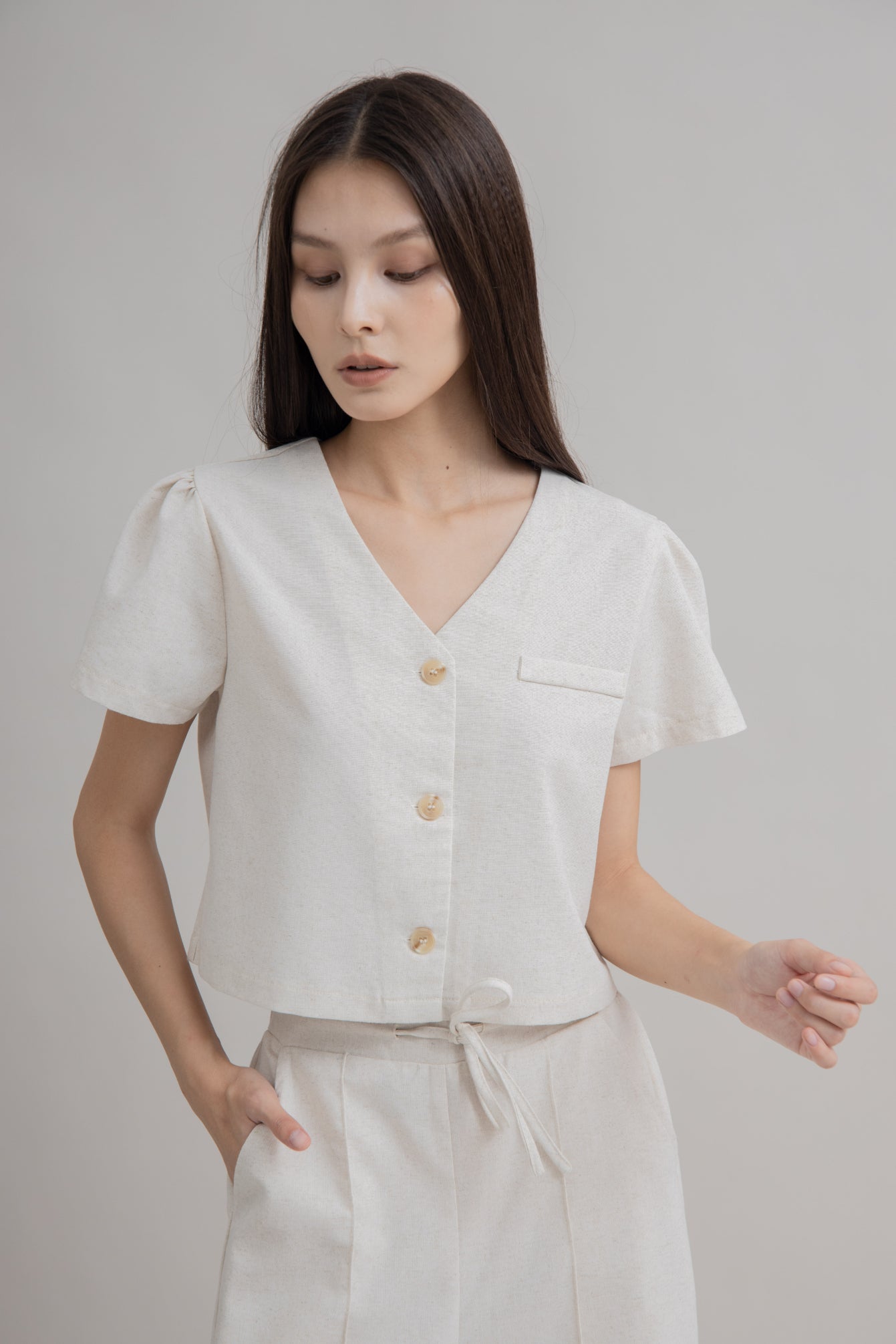 Rhea V-Neck Short Sleeve Top (Bone)