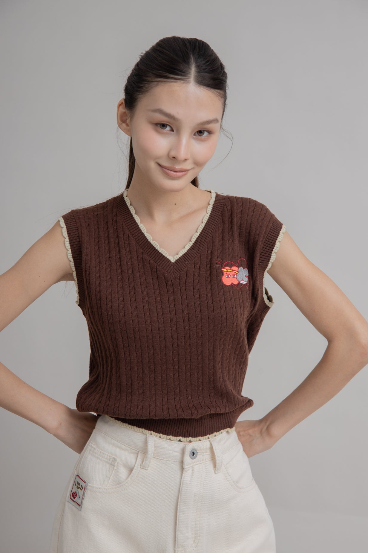 LULU Scallop Trim Knit Vest (Brown)