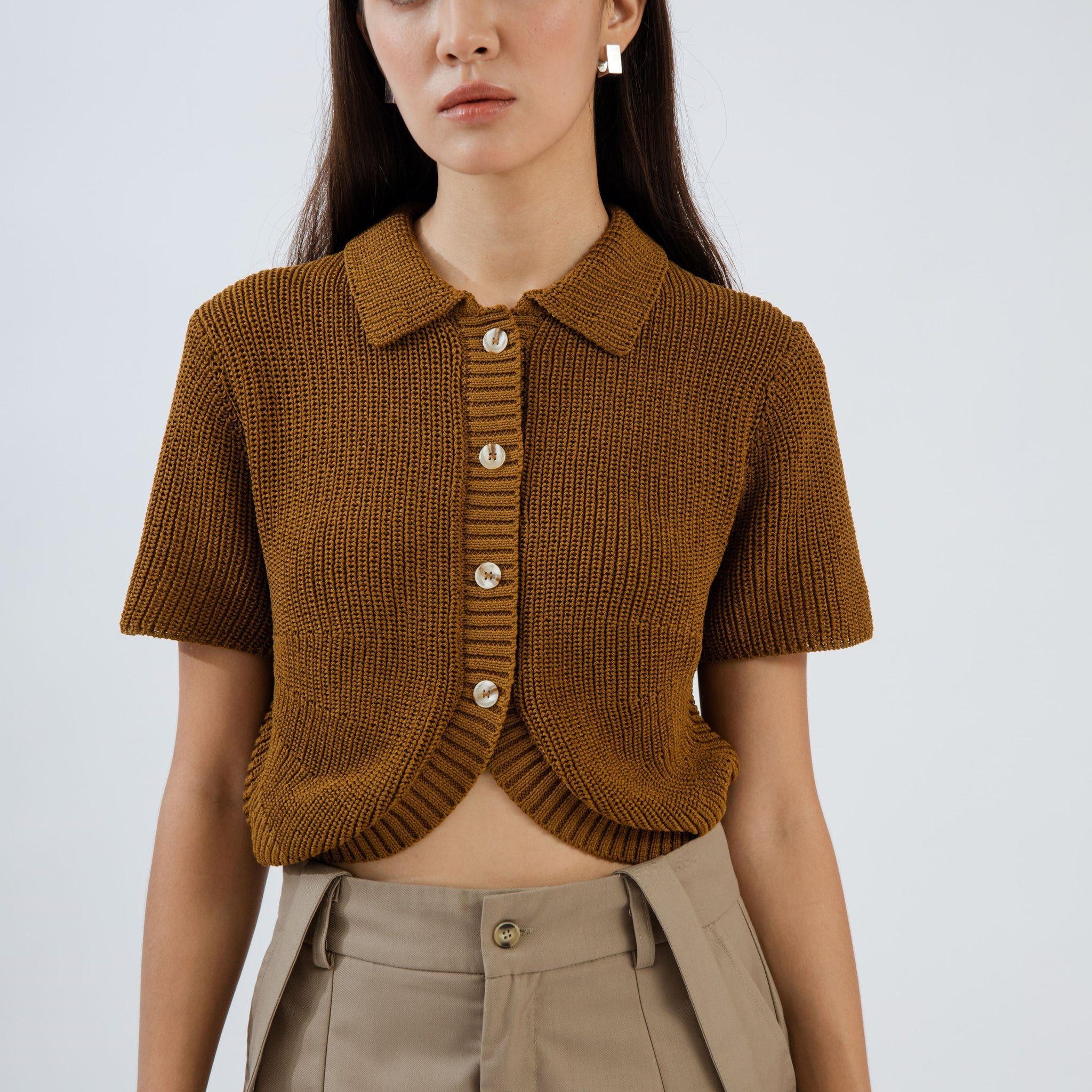 Curvy Hem Button Knit Top (Olive Brown)