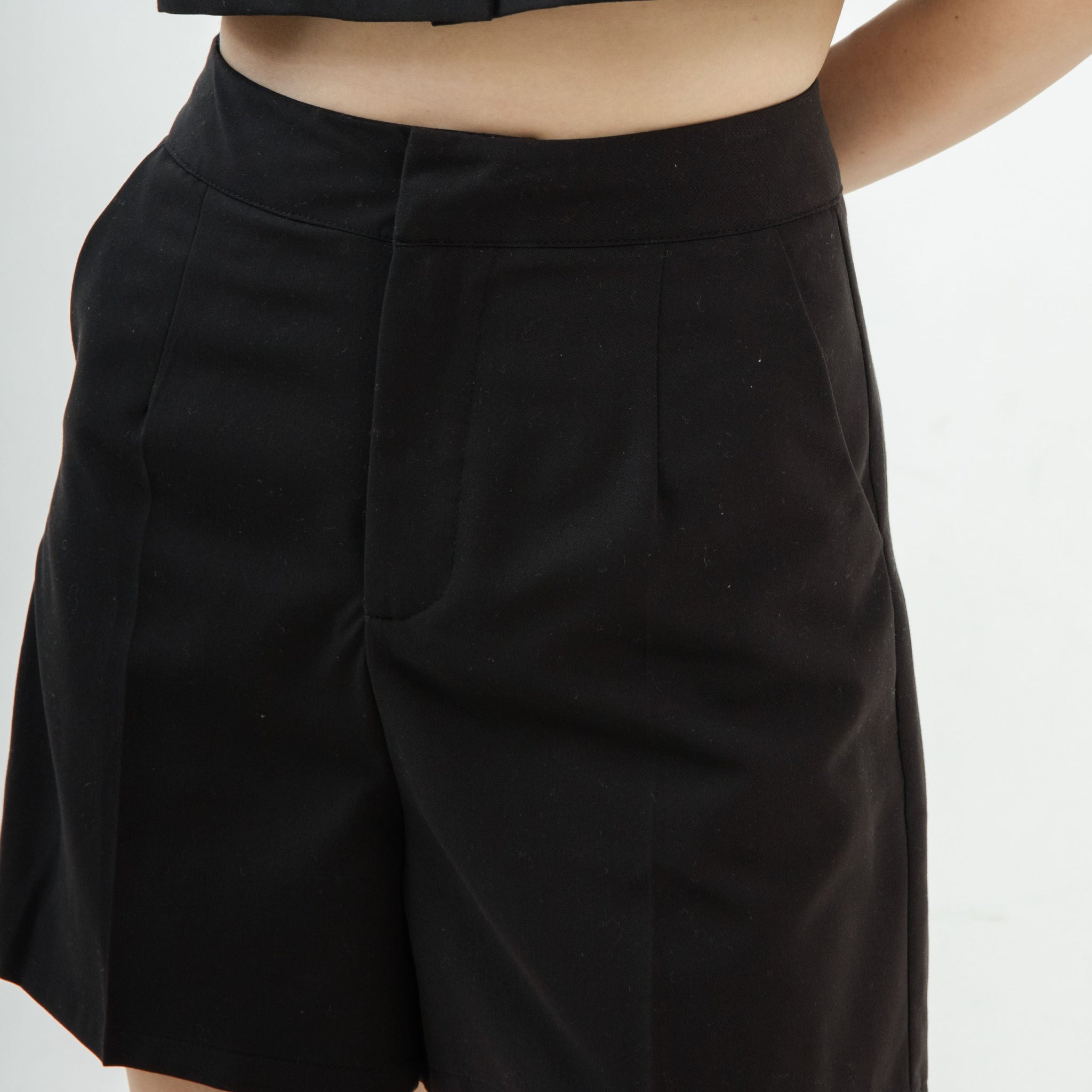 Lyra Tailored Shorts (Black)