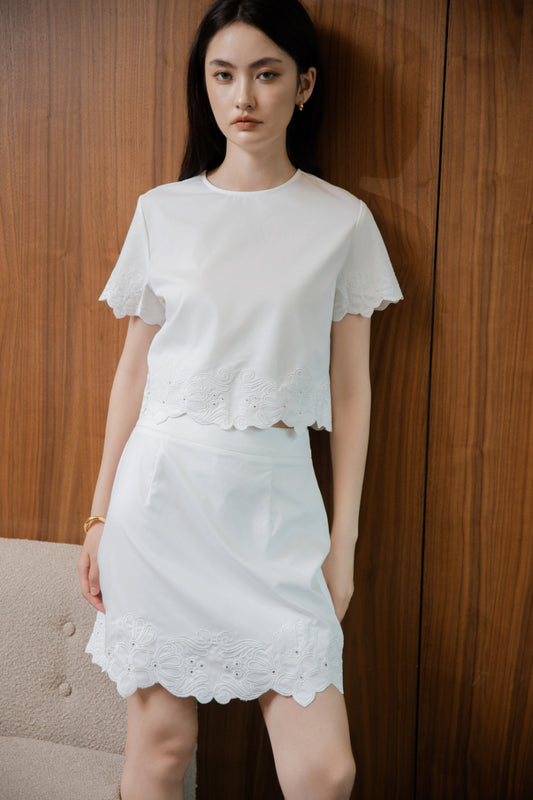 Petala Embroidery Short Skirt (Ivory)
