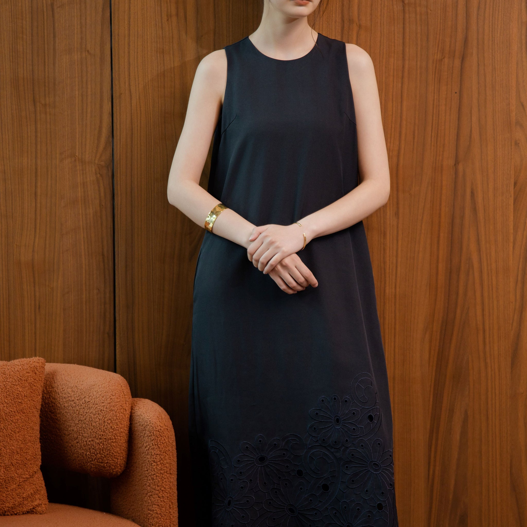 Petala Embroidery Sleeveless Dress (Navy)