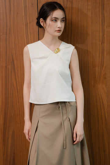 Sleeveless Detail Pin Top (Ivory)