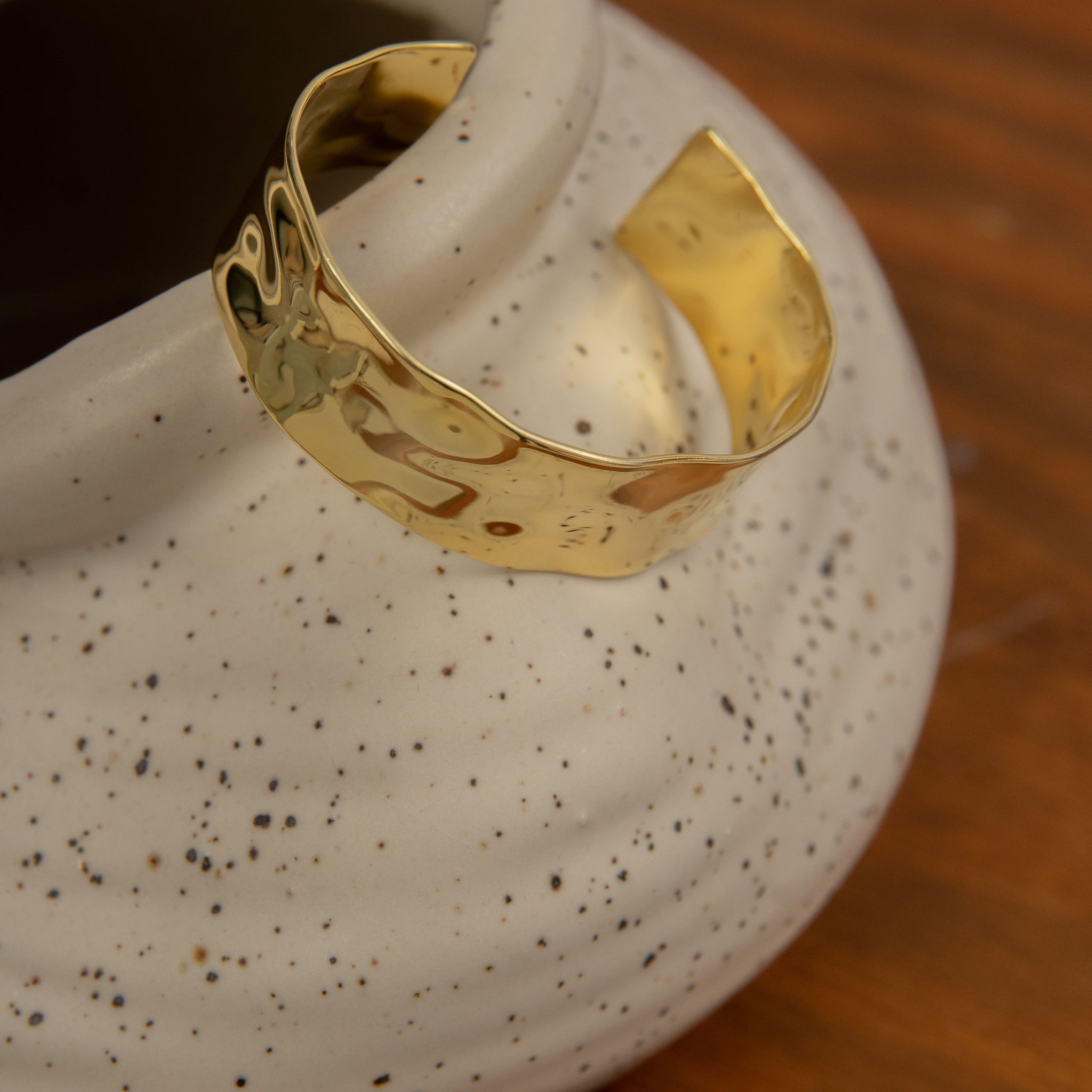 Aurora Shine Bangle (Gold)