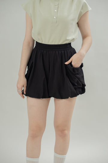 Chunky Pockets Puffy Shorts (Black)