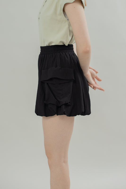 Chunky Pockets Puffy Shorts (Black)
