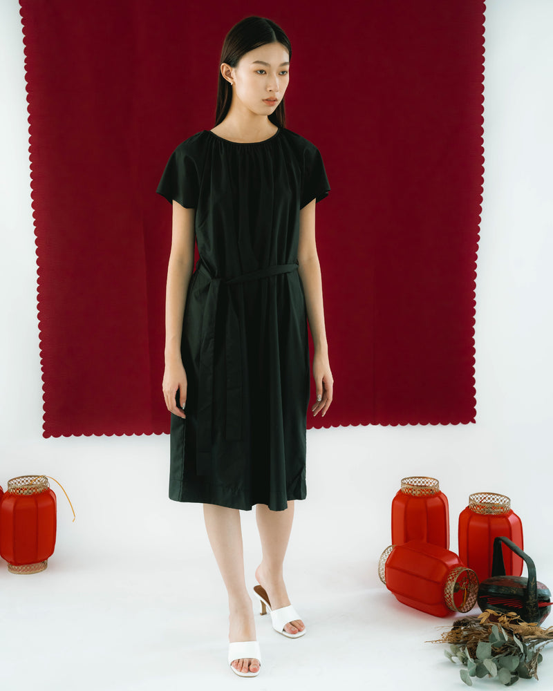Gathered Round Neck Midi Dress (Black)