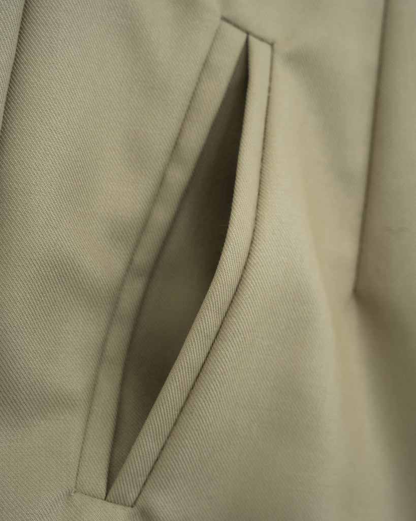 Slanted Front Welt Pocket Shorts (Khaki)