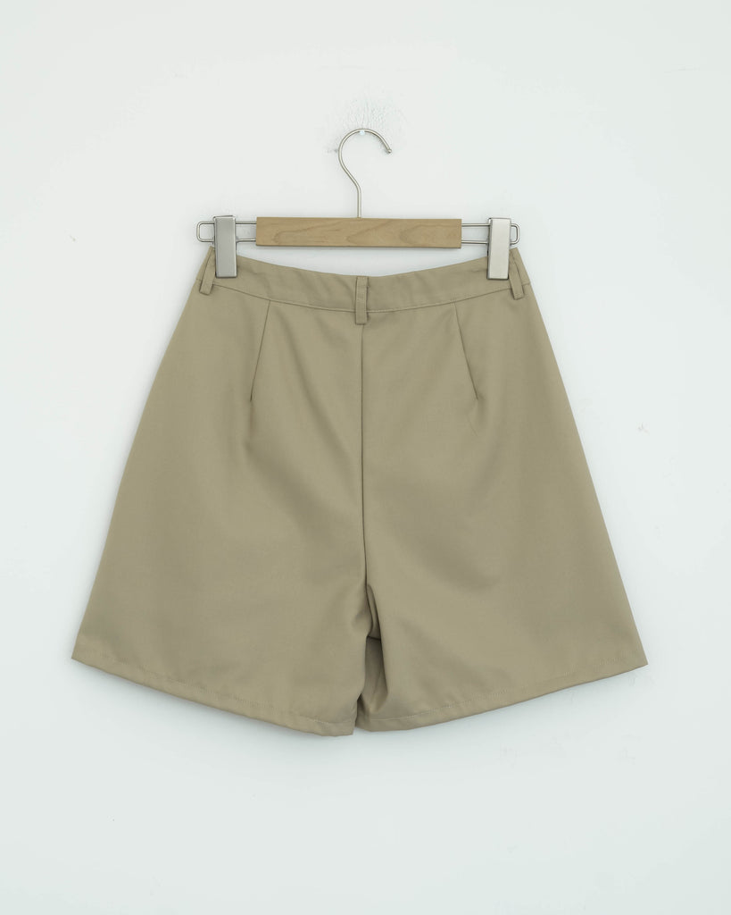 Slanted Front Welt Pocket Shorts (Khaki)