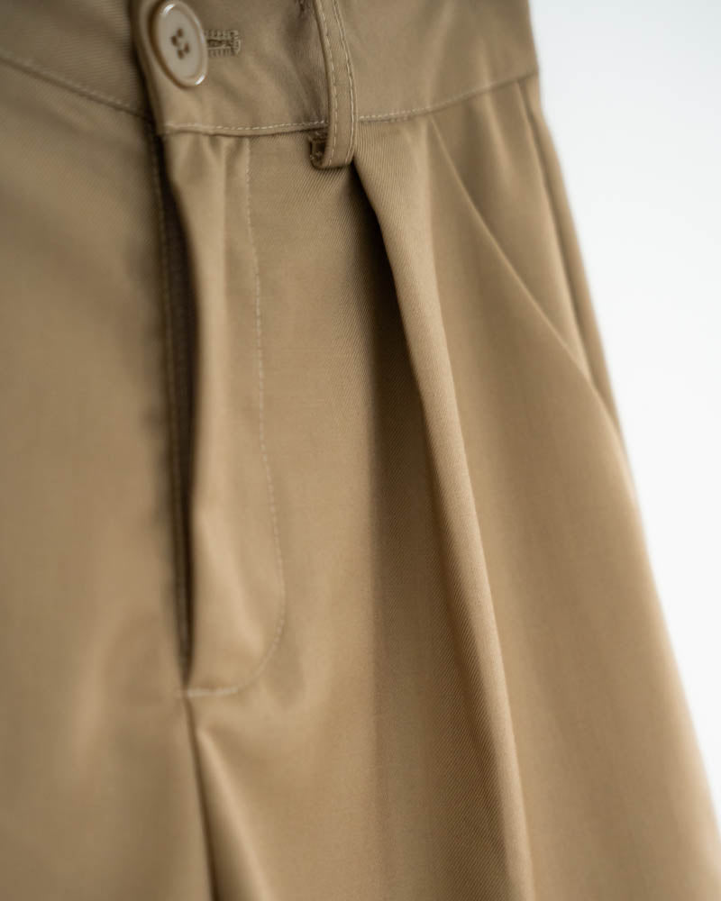 Joan Button Tailored Shorts (Khaki)