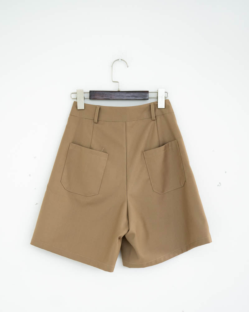 Joan Button Tailored Shorts (Khaki)